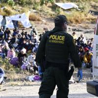 mexico-border-migrant3.jpg
