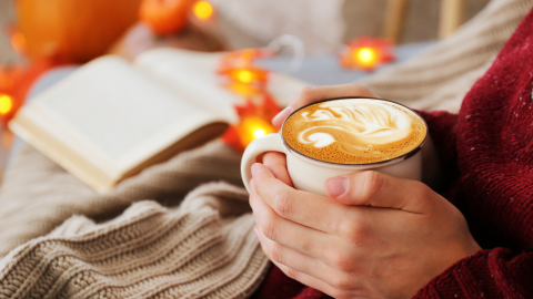 autumn-coffee-hands-1200.png