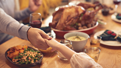 thanksgiving-meal-turkey-family-1200.png